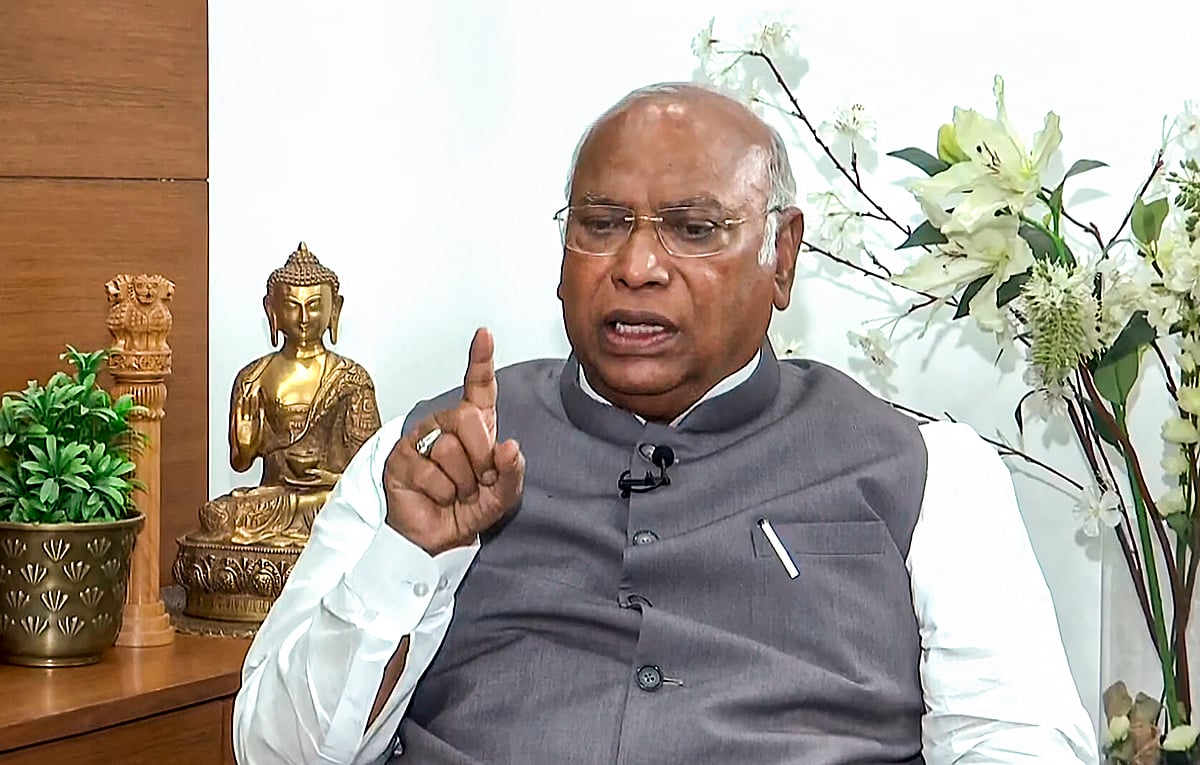 ಸರ್ವಾಧಿಕಾರಿ ಶಕ್ತಿಗಳನ್ನು ಸೋಲಿಸಿದಾಗ ಮಾತ್ರ ಪ್ರಜಾಪ್ರಭುತ್ವ ಯಶಸ್ವಿ: ಖರ್ಗೆ