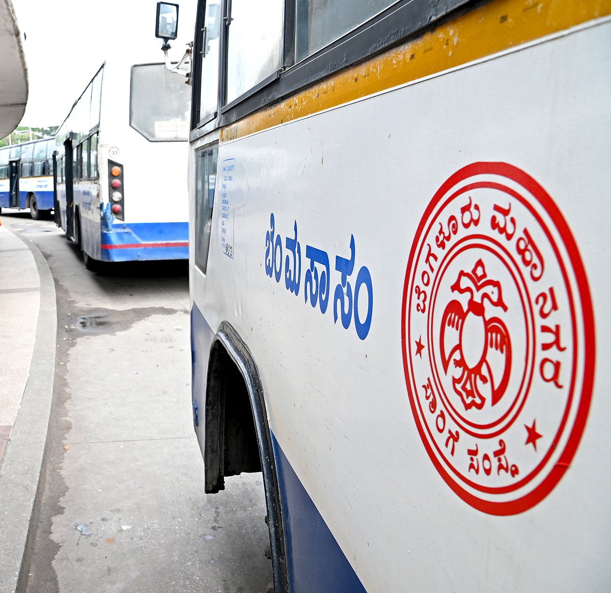 ವಿದ್ಯಾರ್ಥಿಗಳಿಗೆ ಬಸ್ ಪಾಸ್‌ಗಳ ವಿತರಣೆ