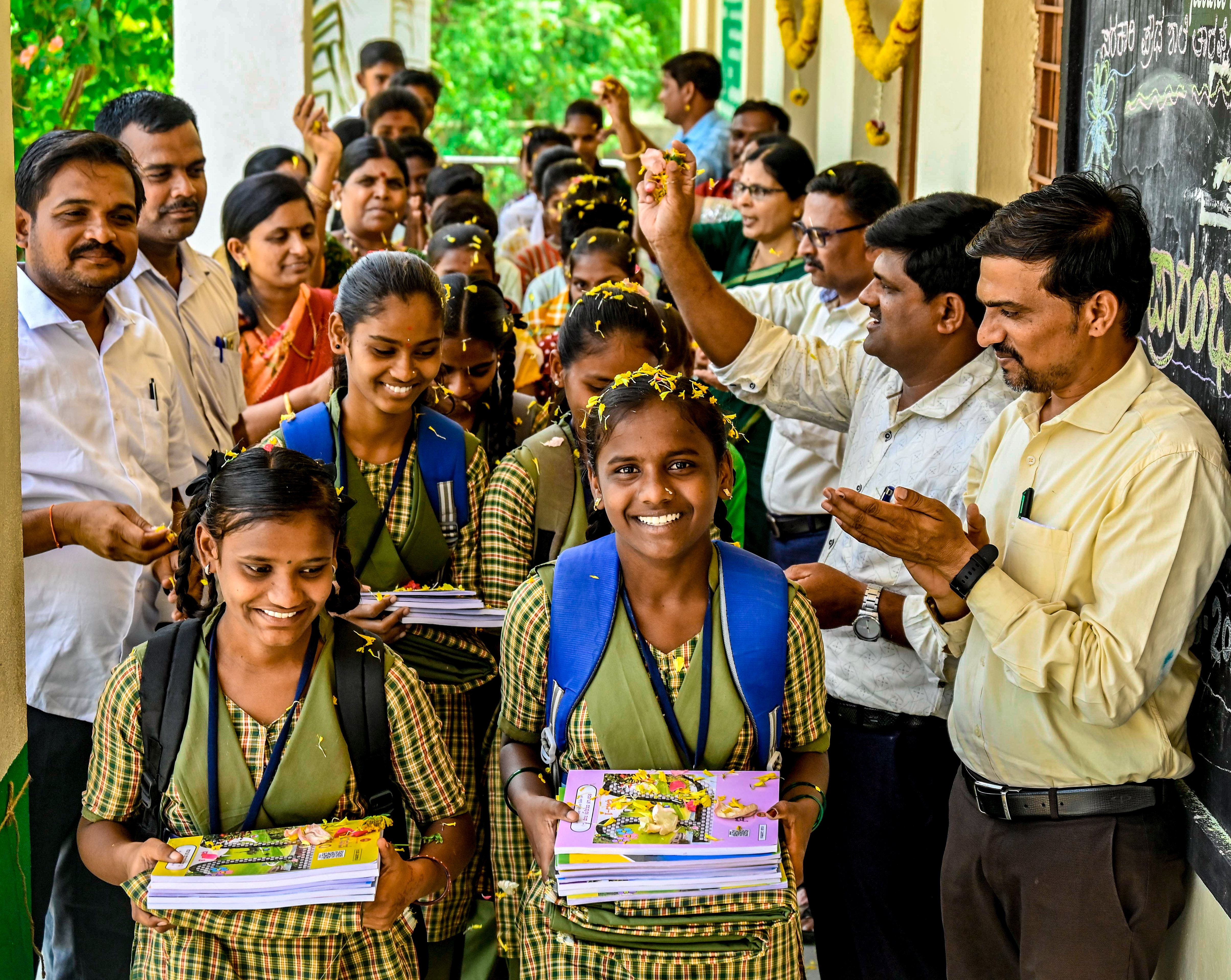 ಕಲಬುರಗಿ: ಶಾಲಾ ಅಂಗಳದಲ್ಲಿ ಮತ್ತೆ ಮಕ್ಕಳ ಕಲರವ