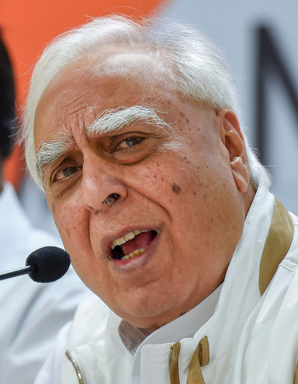 EVM ದತ್ತಾಂಶ 2–3 ವರ್ಷದವರೆಗೆ ಸಂರಕ್ಷಿಸಿ: ಸುಪ್ರೀಂ ಕೋರ್ಟ್‌ಗೆ ಸಿಬಲ್‌ ಒತ್ತಾಯ