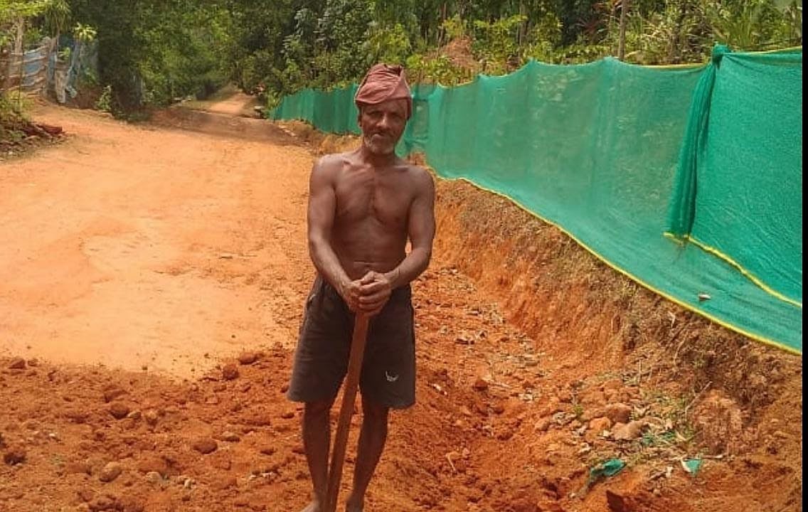 ಕಾರ್ಕಳ: ಒಂಟಿಯಾಗಿ ರಸ್ತೆ ನಿರ್ಮಿಸಿದ ಸಾಹಸಿ