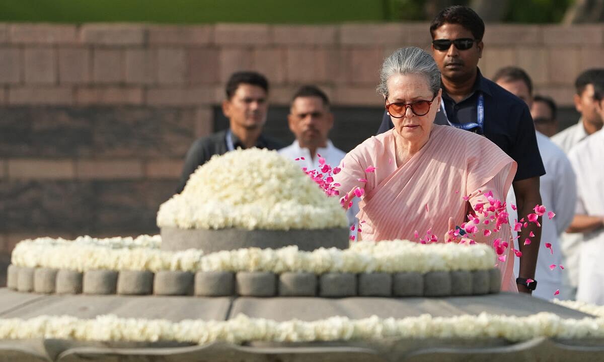 ಮಾಜಿ ಪ್ರಧಾನಿ ರಾಜೀವ್‌ ಗಾಂಧಿ ಪುಣ್ಯತಿಥಿ: ಮೋದಿ, ಸೋನಿಯಾ ಸೇರಿ ಗಣ್ಯರ ‌ನಮನ