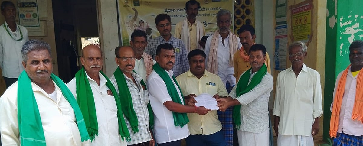 ಸಮರ್ಪಕ ಬೀಜ, ಗೊಬ್ಬರ ಪೂರೈಕೆಗೆ ಆಗ್ರಹಿಸಿ ಕೃಷಿ ಅಧಿಕಾರಿಗೆ ಮನವಿ