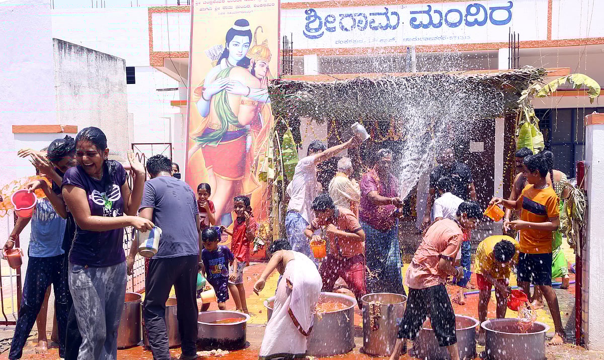 ಚಾಮರಾಜನಗರ: ಶ್ರೀರಾಮ ಮಂದಿರದಲ್ಲಿ ವಿಜೃಂಭಣೆಯ ಓಕುಳಿ ಉತ್ಸವ