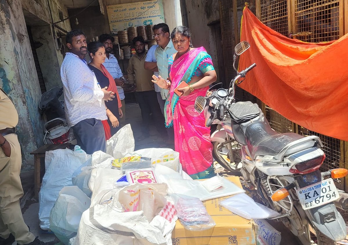 ಮುಳಬಾಗಿಲು: ಅಕ್ರಮವಾಗಿ ಸಂಗ್ರಹಿಸಿದ್ದ 550 ಕೆಜಿ ಪ್ಲಾಸ್ಟಿಕ್ ವಶ