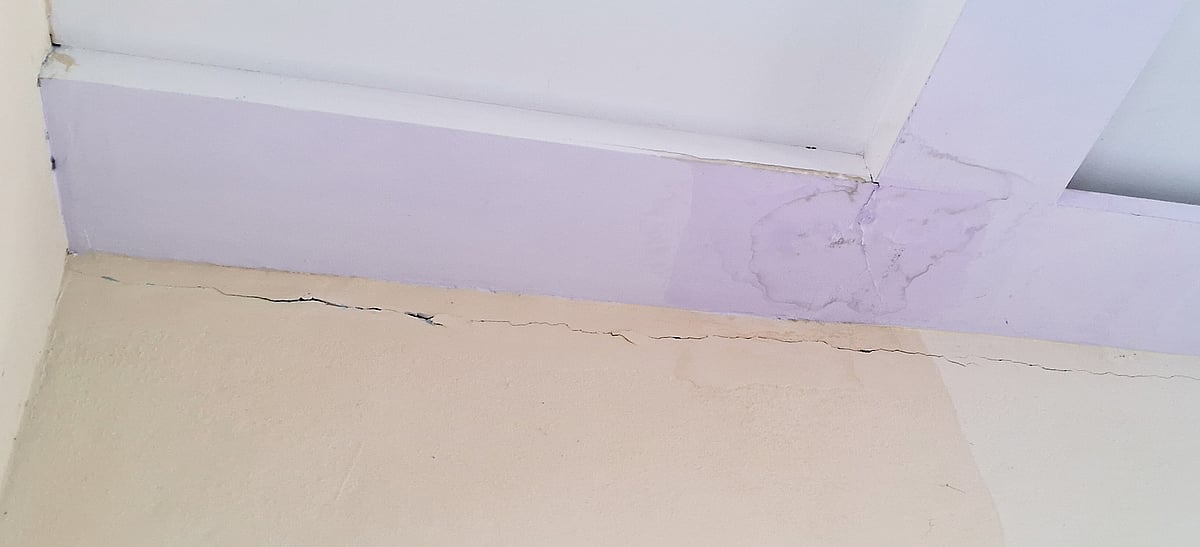 ತುಮಕೂರು: ಒಂದೇ ಮಳೆಗೆ ಸೋರುತ್ತಿದೆ ವಾಲ್ಮೀಕಿ ಭವನ