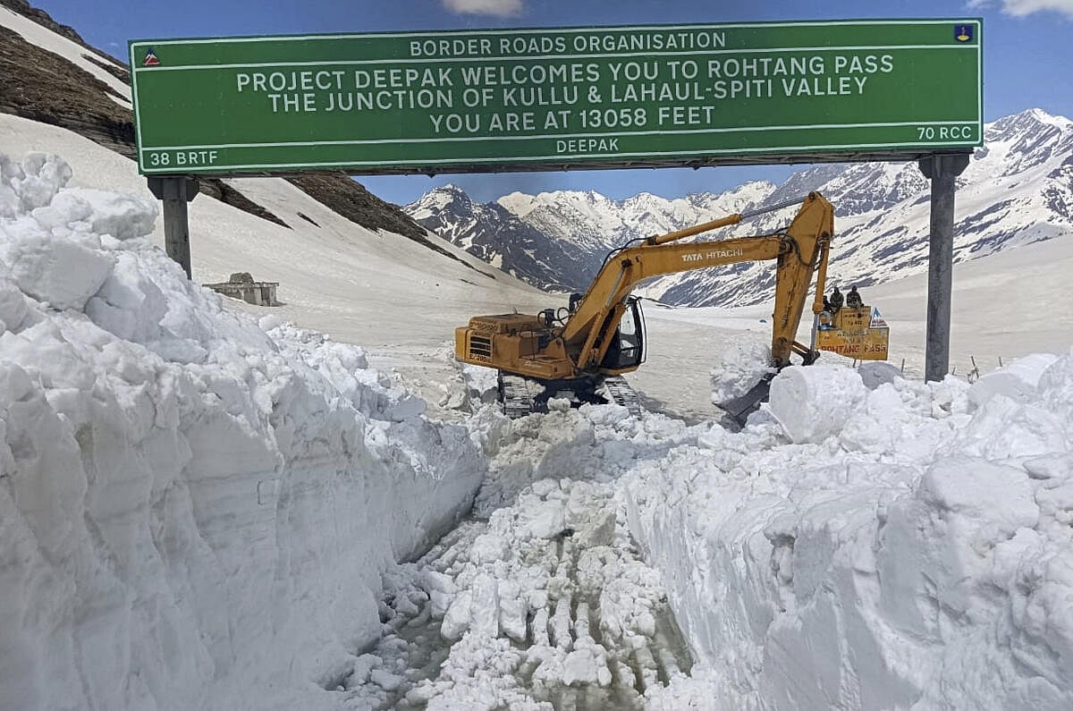 ಗಡಿ ಭಾಗದಲ್ಲಿ ರಸ್ತೆ ನಿರ್ಮಿಸುವ ‘BRO’