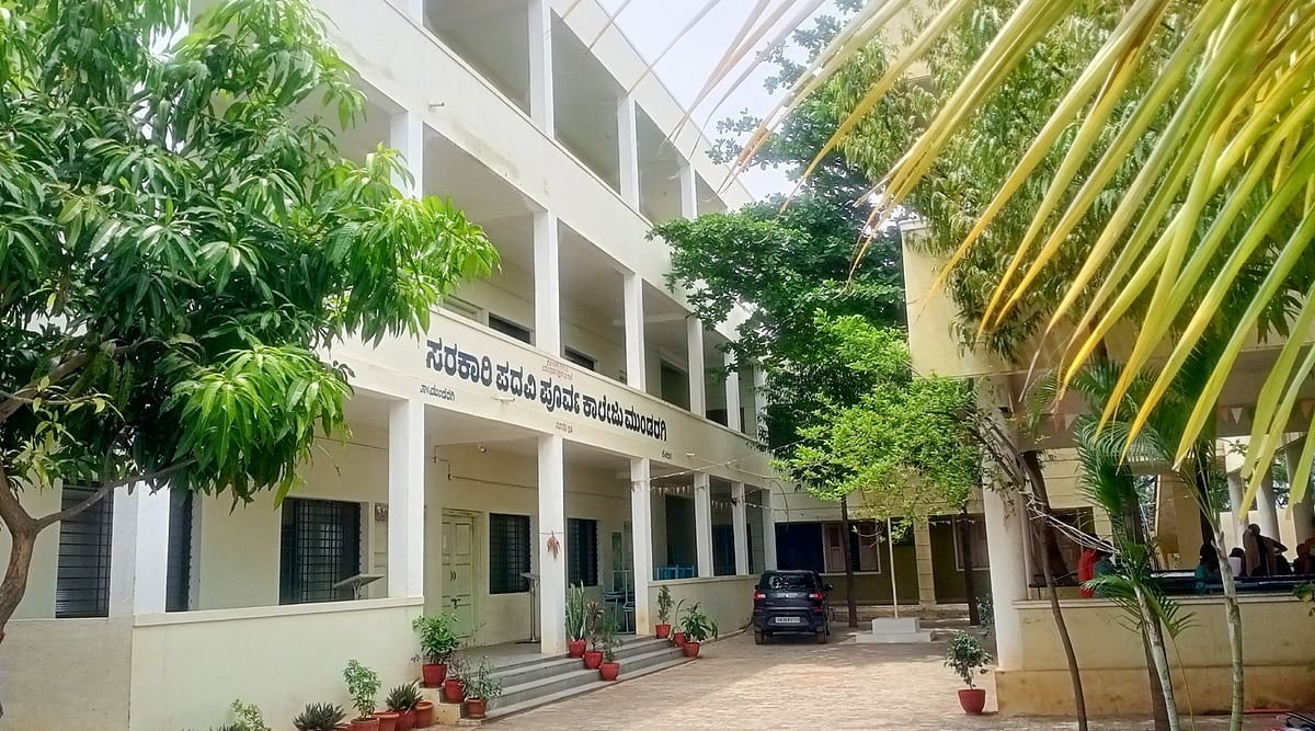 ಮುಂಡರಗಿ:ದಾಖಲೆ ಸಂಖ್ಯೆಯಲ್ಲಿ ವಿದ್ಯಾರ್ಥಿಗಳು, ಬೋಧನೆಗೆ ಅತಿಥಿ ಉಪನ್ಯಾಸಕರೇ ಆಸರೆ