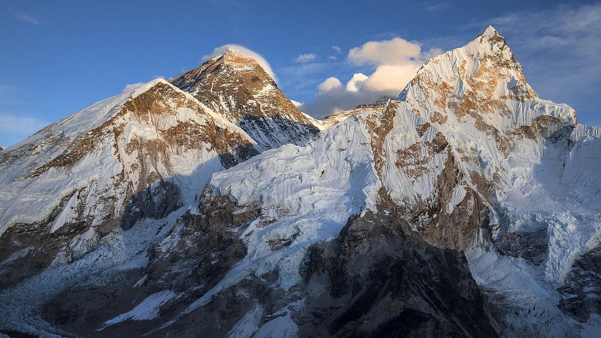ಮೌಂಟ್‌ ಎವರೆಸ್ಟ್‌ ಏರಿದ 10 ನೇಪಾಳಿ ಪರ್ವತಾರೋಹಿಗಳು