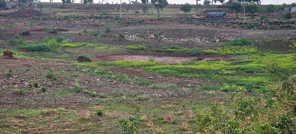 ಹುಕ್ಕೇರಿ | ಕುಸಿದ ಅಂತರ್ಜಲ ಮಟ್ಟ: ಬರಿದಾಗಿವೆ ಬೆಳವಿ, ಯಾದಗೂಡ ಕೆರೆಯೊಡಲು