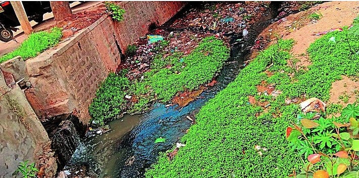 ಗುಡಿಬಂಡೆ | ಕಾಲುವೆಯಲ್ಲಿ ಚರಂಡಿ ನೀರು; ಕೆರೆ ಕಲುಷಿತ