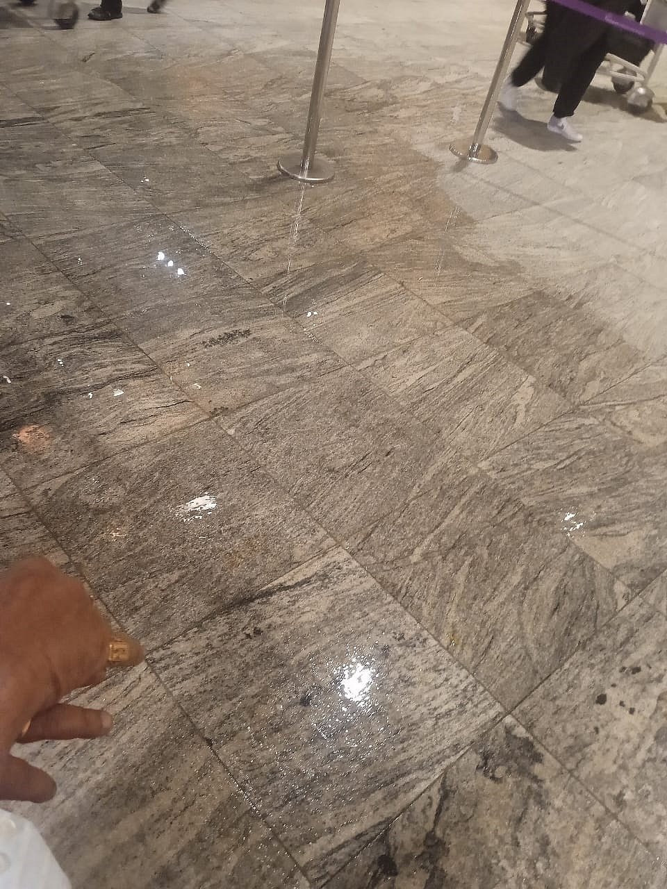 Bengaluru Rains | ಧಾರಾಕಾರ ಮಳೆ: ಮತ್ತೆ ಸೋರಿದ ವಿಮಾನ ನಿಲ್ದಾಣ! 