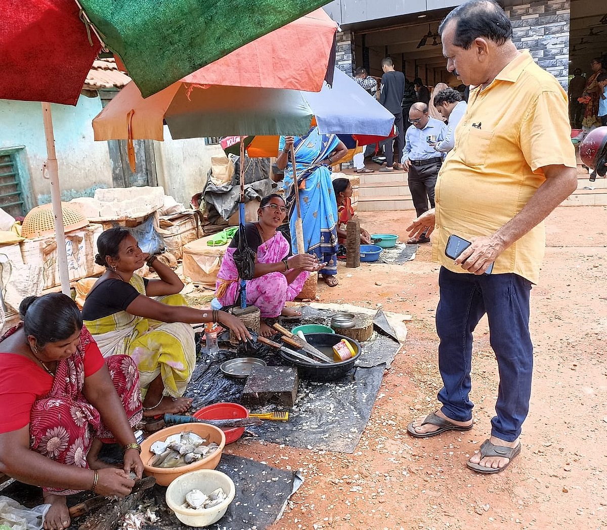 ಮೀನು ಶುಚಿಗೊಳಿಸುವವರಿಗೆ ತಾತ್ಕಾಲಿಕ ಸೌಲಭ್ಯ: ಭರವಸೆ