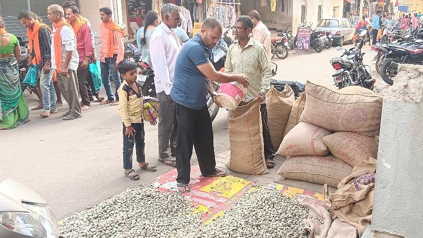 ಹಳಿಯಾಳ | ರೈತರ ಮೊಗದಲ್ಲಿ ಮಂದಹಾಸ ತಂದ ಗೋಡಂಬಿ 