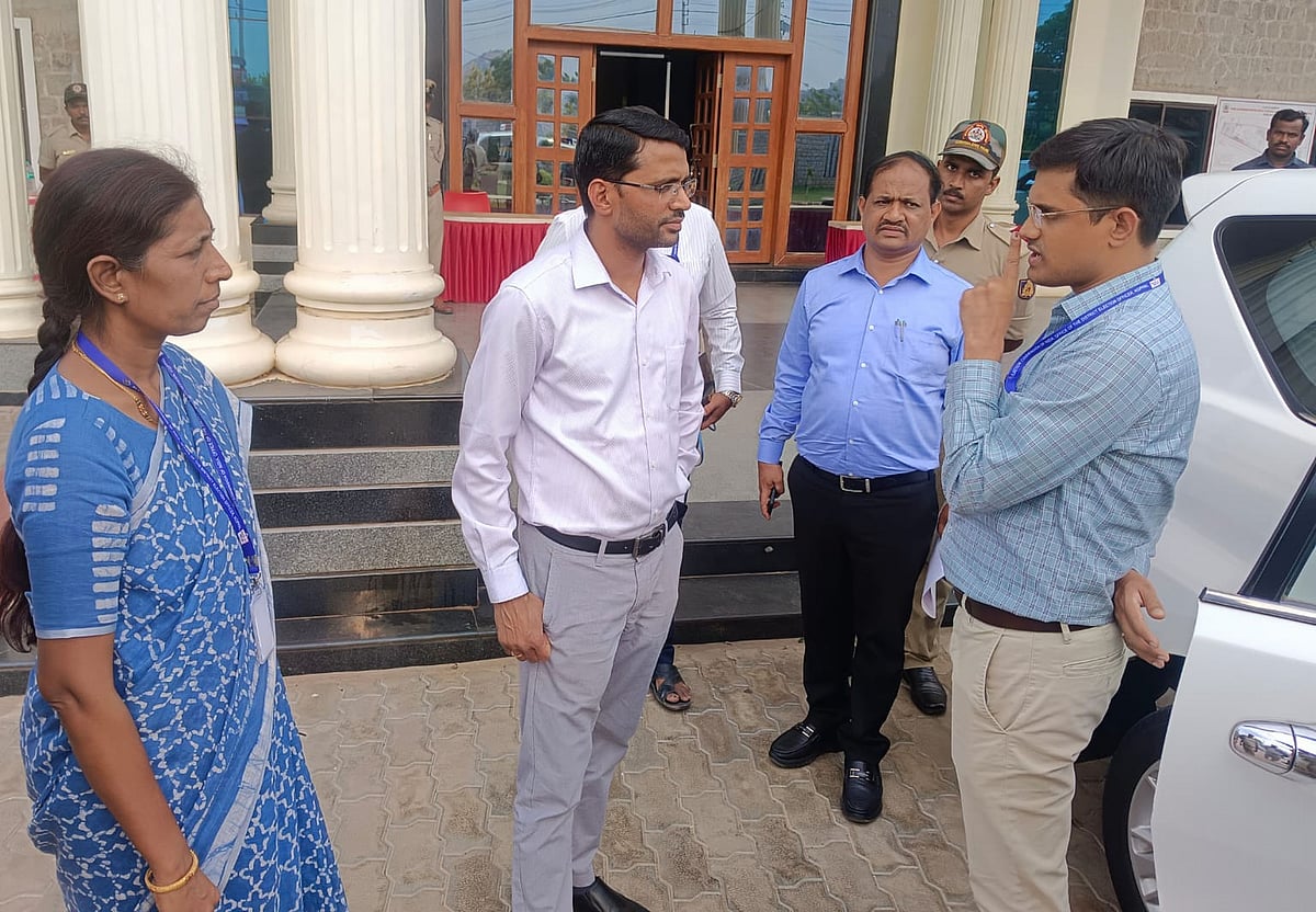 ಕೊಪ್ಪಳ: ಸ್ಟ್ರಾಂಗ್‌ ರೂಮ್‌ಗೆ ಇನ್ನಷ್ಟು ಕ್ಯಾಮೆರಾ ಅಳವಡಿಸಲು ಸೂಚನೆ 