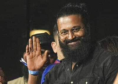 ಚಿನ್ನಸ್ವಾಮಿ ಕ್ರೀಡಾಂಗಣದಲ್ಲಿ ಪಂದ್ಯವನ್ನು ವೀಕ್ಷಿಸಿದ ನಟ ರಿಷಬ್‌ ಶೆಟ್ಟಿ