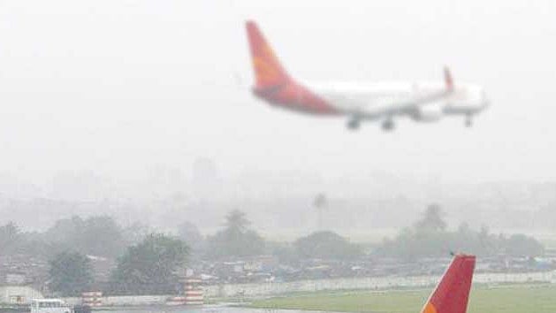 ದೆಹಲಿಯಲ್ಲಿ ಬಿರುಗಾಳಿ ಸಹಿತ ಭಾರಿ ಮಳೆ: 9 ವಿಮಾನಗಳ ಮಾರ್ಗ ಬದಲಾವಣೆ