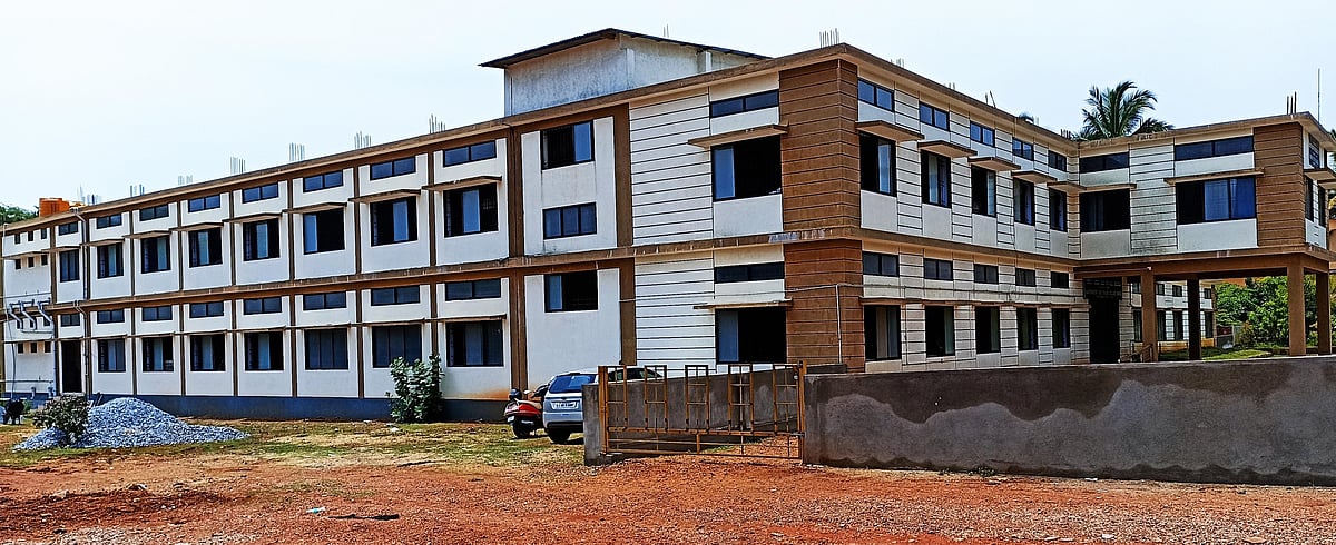 ಕುಮಟಾ: ನೀಗದ ಕಟ್ಟಡ ಸಮಸ್ಯೆ, ಸಾವಿರಕ್ಕೂ ಹೆಚ್ಚು ವಿದ್ಯಾರ್ಥಿಗಳಿರುವ ಕಾಲೇಜು