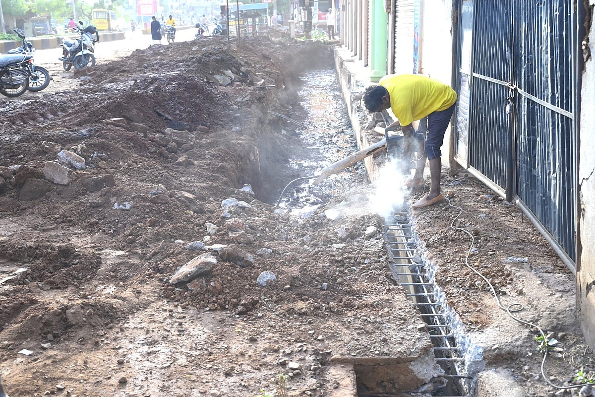 ಬೀದರ್‌ | ಮಳೆಗಾಲ ಎದುರಿಸಲು ಭರಪೂರ ಸಿದ್ಧತೆ: ಹೊಸ ಚರಂಡಿಗಳ ನಿರ್ಮಾಣ