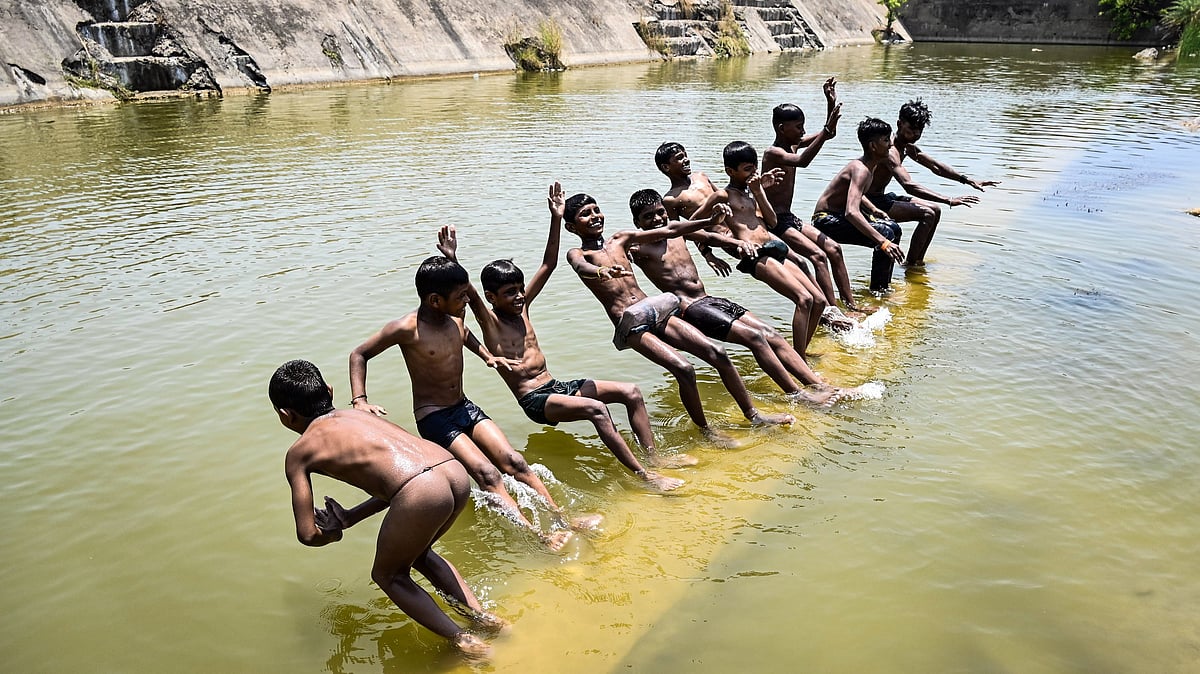 PHOTOS: ಬಿಸಿಲ ಸಂಗಡ ಬದುಕು..