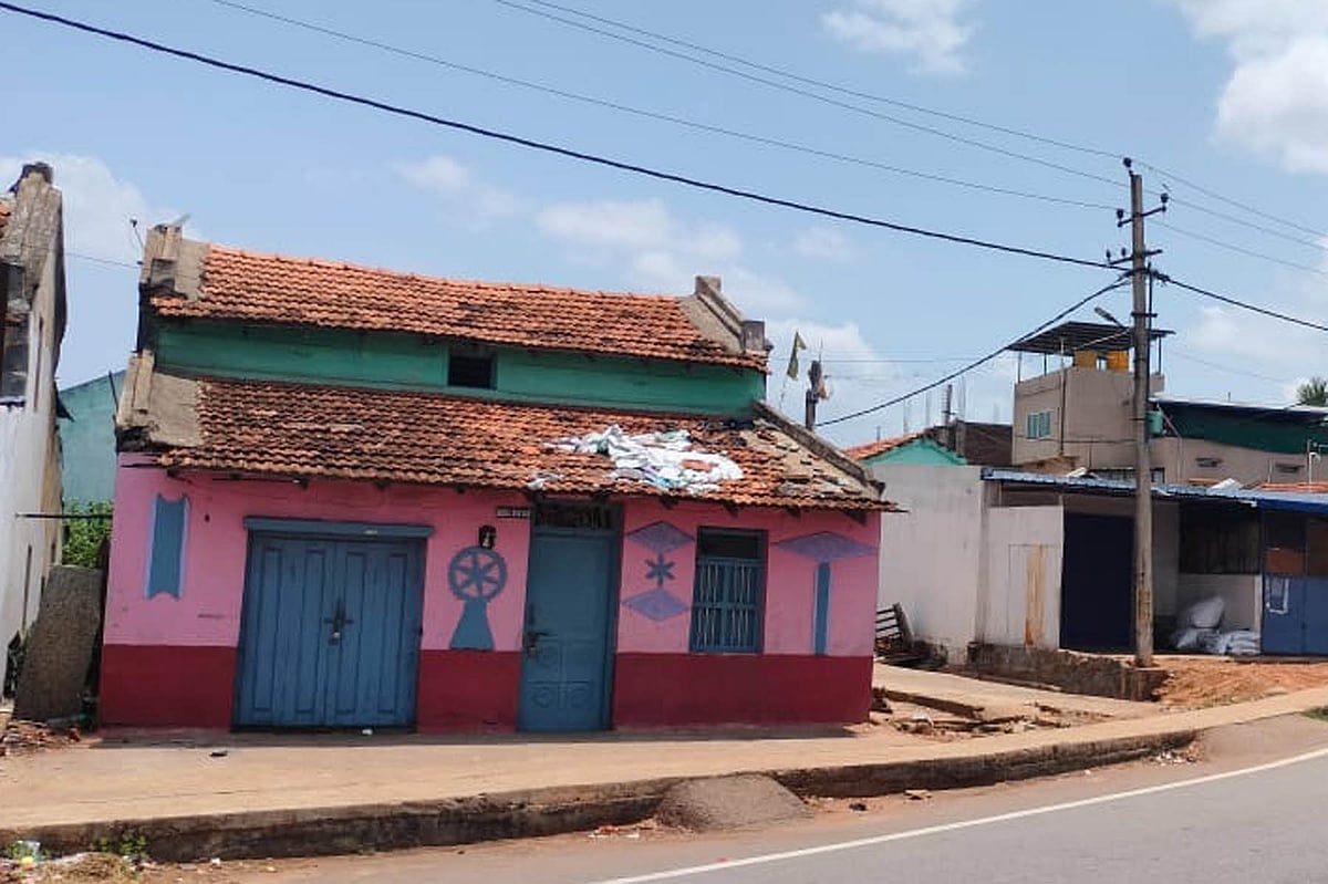 ಚನ್ನಗಿರಿ ಠಾಣೆ ಮೇಲೆ ಕಲ್ಲು ತೂರಾಟ ಪ್ರಕರಣ: ಬಂಧನ ಭೀತಿ; ಊರು ತೊರೆಯುತ್ತಿರುವ ಜನ