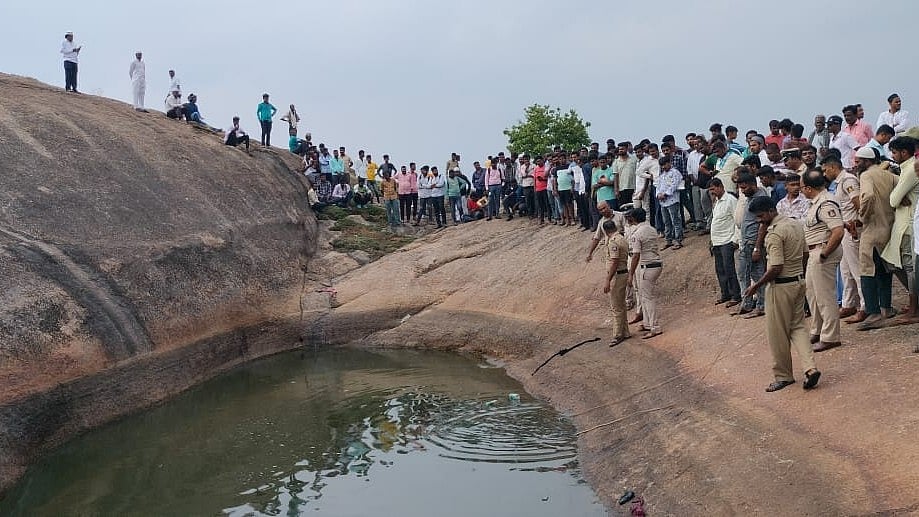 ರಾಮನಗರ | ನೀರಿನಲ್ಲಿ ಮುಳುಗಿ ಮೂವರು ಬಾಲಕರ ಸಾವು