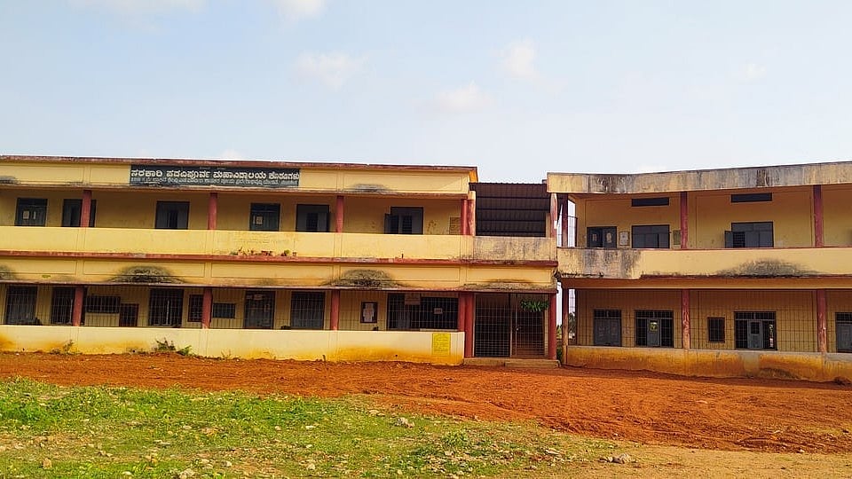 ಮುಂಡಗೋಡ: ‘ಕೊರತೆ’ಗೆ ಬಳಲಿದ ಸರ್ಕಾರಿ ಪಿಯು ಕಾಲೇಜು