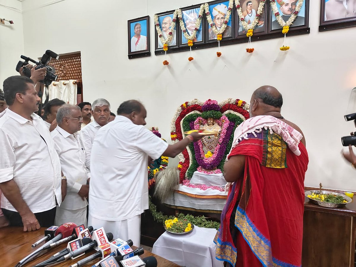 ಮಂಡ್ಯ: ನೂತನ ಸಂಸದರ ಕಚೇರಿ ಉದ್ಘಾಟಿಸಿದ ಎಚ್.ಡಿ.ಕುಮಾರಸ್ವಾಮಿ