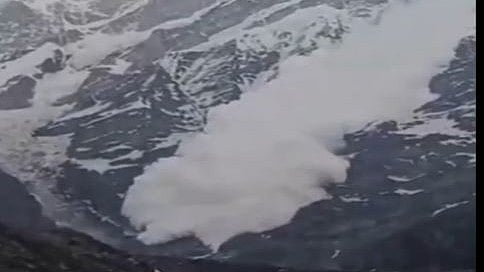 ಕೇದಾರನಾಥ ದೇಗುಲದ ಬಳಿ ಭಾರಿ ಹಿಮಪಾತ: ವಿಡಿಯೊ ನೋಡಿ