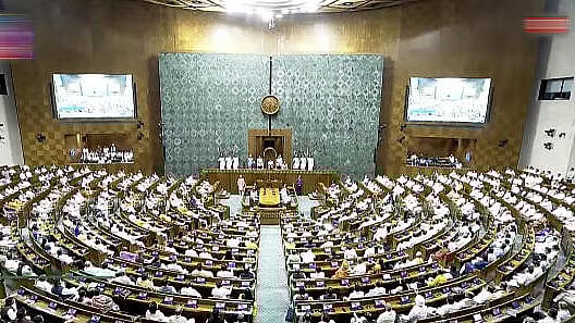 70 ವರ್ಷ ಮೇಲ್ಪಟ್ಟವರಿಗೆ ಆಯುಷ್ಮಾನ್ ಭಾರತ್ ಯೋಜನೆಯಡಿ ಉಚಿತ ಚಿಕಿತ್ಸೆ: ಮುರ್ಮು