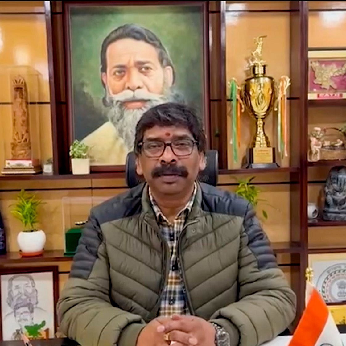 ಸ್ಟ್ಯಾನ್‌ ಸ್ವಾಮಿಯಂತೇ ಹೇಮಂತ್‌ ಸೊರೇನ್‌ ಮೇಲೆ ದಬ್ಬಾಳಿಕೆ:ಫೇಸ್‌ಬುಕ್‌ ಪೋಸ್ಟ್‌