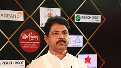 ಪ್ರಜಾವಾಣಿ ಕನ್ನಡ ಸಿನಿ ಸಮ್ಮಾನ 2ನೇ ಆವೃತ್ತಿಯ ಪ್ರಶಸ್ತಿ ಪ್ರದಾನ ಸಮಾರಂಭದ ರೆಡ್‌ ಕಾರ್ಪೆಟ್‌ನಲ್ಲಿ ವಿಧಾನಸಭೆ ವಿಪಕ್ಷ ನಾಯಕ ಆರ್‌.ಅಶೋಕ