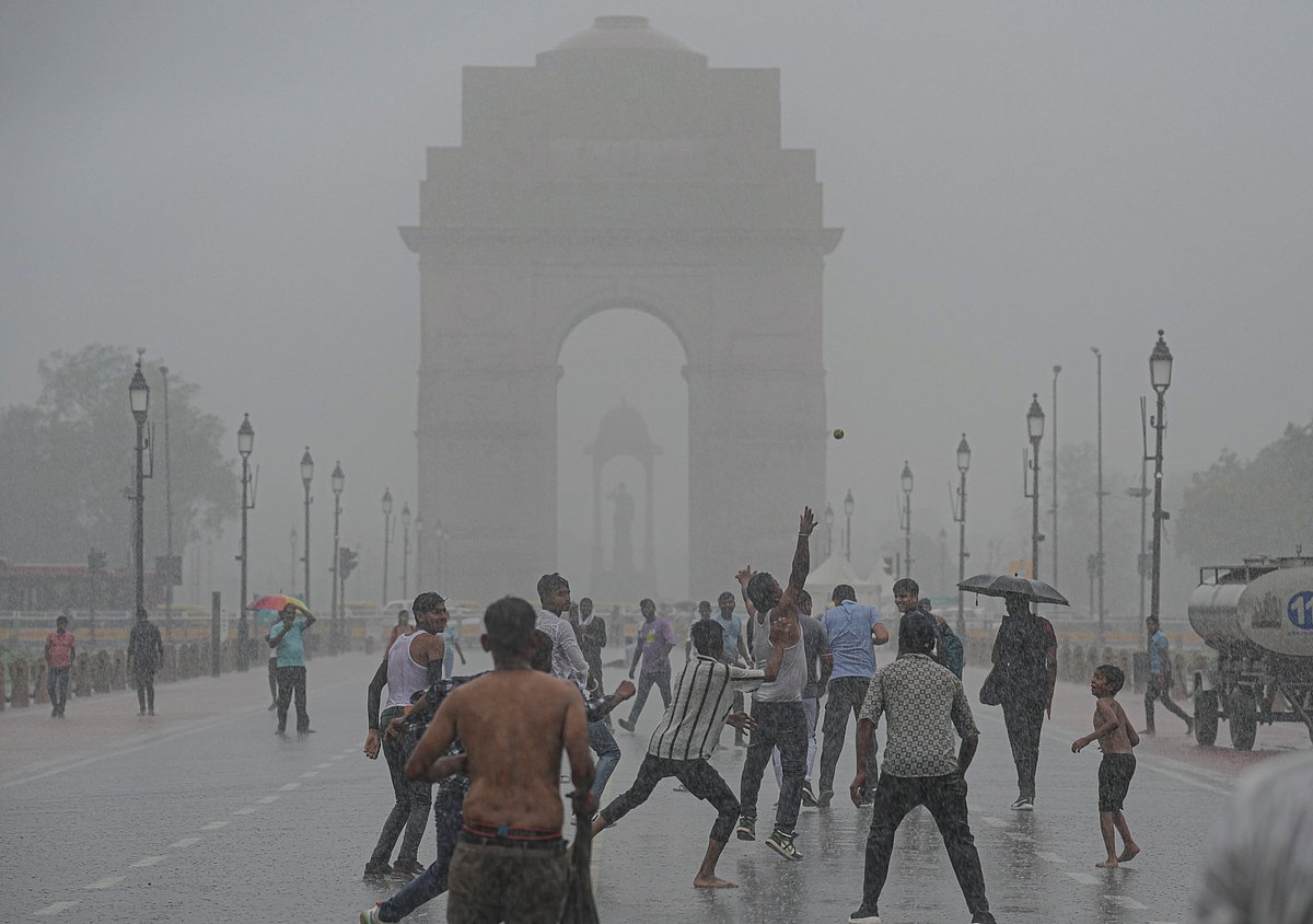 ದೆಹಲಿ | ಭಾರಿ ಮಳೆ; ಗೋಡೆ ಕುಸಿದು ಮೂವರು ಕಾರ್ಮಿಕರ ಸಾವು