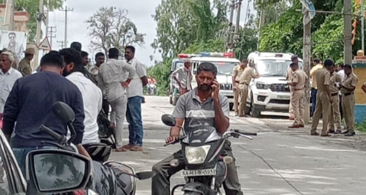  ಕ್ವಾರಿ ಲಾರಿ ತಡೆದ ಗ್ರಾಮಸ್ಥರು
