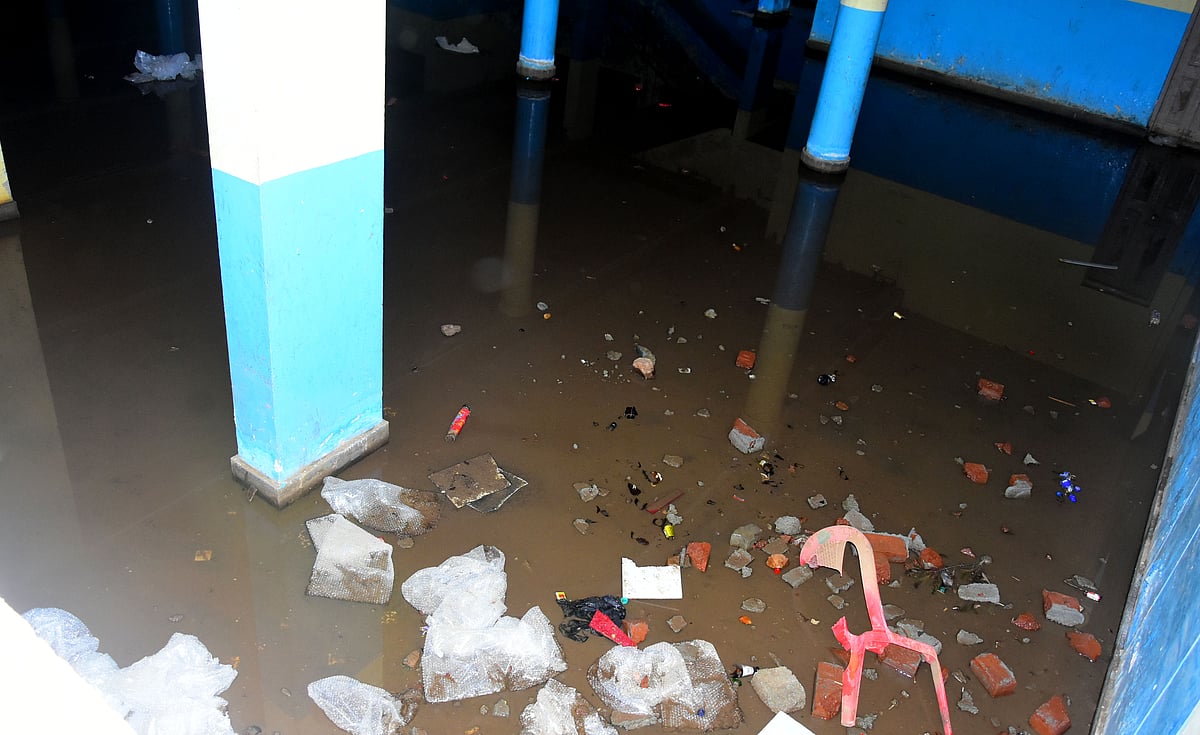 ಅನೈತಿಕ ಚಟುವಟಿಕೆಗಳ ತಾಣವಾಗಿರುವ ಗುರುಭವನ; ಇತ್ತ ತಿರುಗಿ ನೋಡುವುದೇ ಜಿಲ್ಲಾಡಳಿತ?