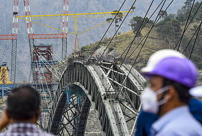 ಚೆನಾಬ್ ರೈಲು ಸೇತುವೆಯ ನಿರ್ಮಾಣ ಹಂತದ ಚಿತ್ರ