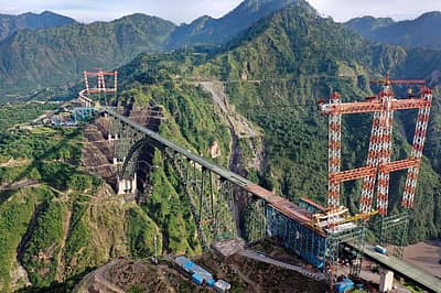 ಚೆನಾಬ್ ರೈಲು ಸೇತುವೆಯ ನಿರ್ಮಾಣ ಹಂತದ ಚಿತ್ರ