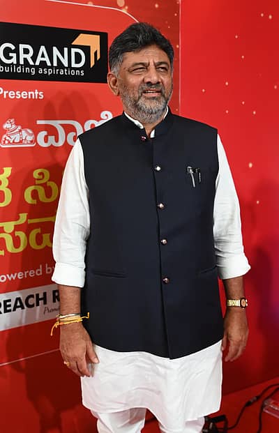 ಪ್ರಜಾವಾಣಿ ಕನ್ನಡ ಸಿನಿ ಸಮ್ಮಾನ 2ನೇ ಆವೃತ್ತಿಯ ಪ್ರಶಸ್ತಿ ಪ್ರದಾನ ಸಮಾರಂಭದ ರೆಡ್‌ ಕಾರ್ಪೆಟ್‌ನಲ್ಲಿ ಡಿ.ಕೆ.ಶಿವಕುಮಾರ್