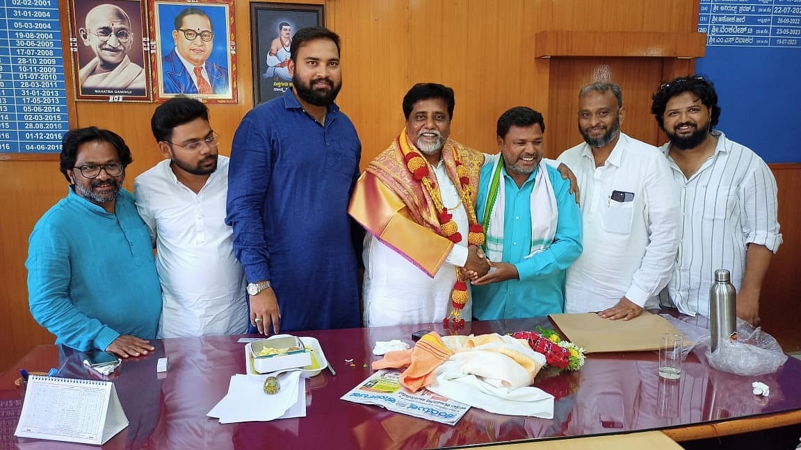 ವಿಜಯನಗರ: ‘ಹುಡಾ’ ಅಧ್ಯಕ್ಷರಾಗಿ ಮೊಹಮ್ಮದ್ ಇಮಾಮ್ ನಿಯಾಜಿ ಅಧಿಕಾರ ಸ್ವೀಕಾರ