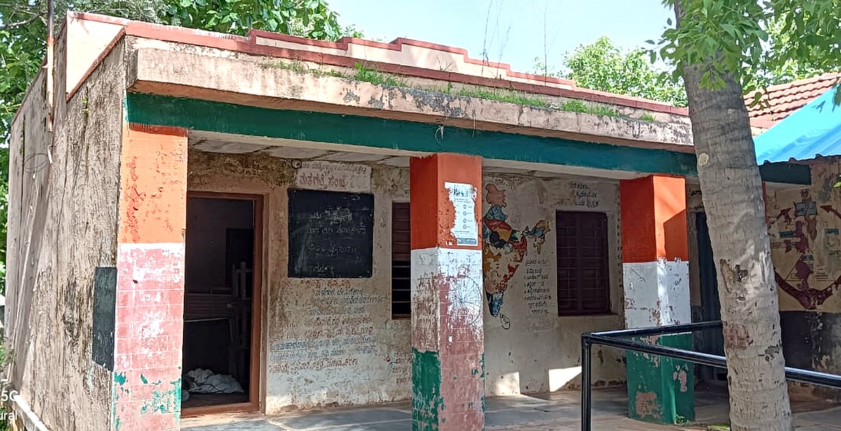 ದೊಡ್ಡಬಳ್ಳಾಪುರ: ಸರ್ಕಾರಿ ಶಾಲೆಗೆ ಸಿಗದ ದುರಸ್ತಿ ‘ಗ್ಯಾರಂಟಿ’