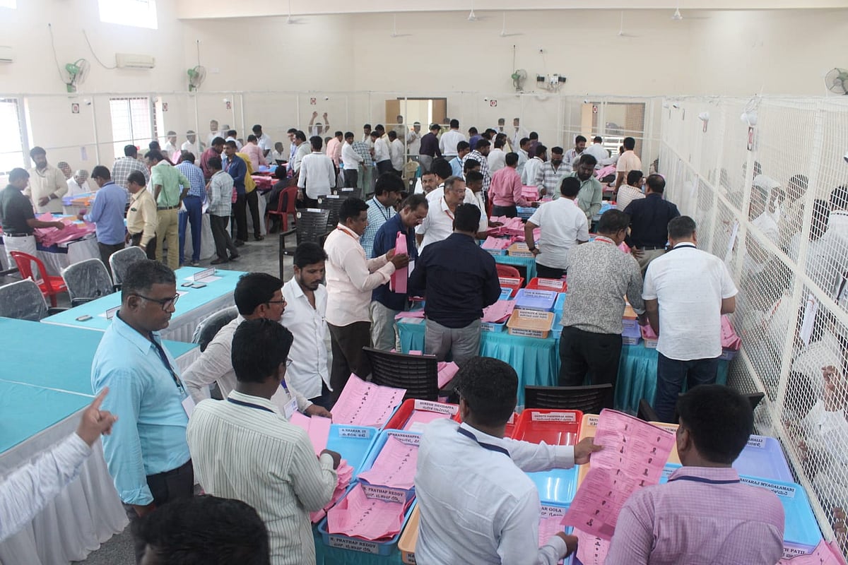 ಈಶಾನ್ಯ ಪದವೀಧರ ಕ್ಷೇತ್ರ: ರಾತ್ರಿಯೂ ಮುಂದುವರಿದ ಎಣಿಕೆ; ಕಾಂಗ್ರೆಸ್ ಮುನ್ನಡೆ