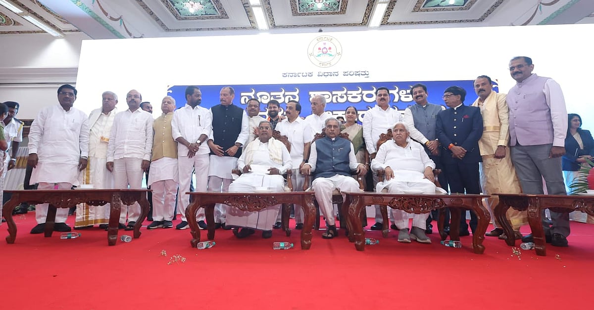 ವಿಧಾನ ಪರಿಷತ್ ಸದಸ್ಯರಾಗಿ 17 ನೂತನ ಶಾಸಕರಿಂದ ಪ್ರಮಾಣ ವಚನ ಸ್ವೀಕಾರ