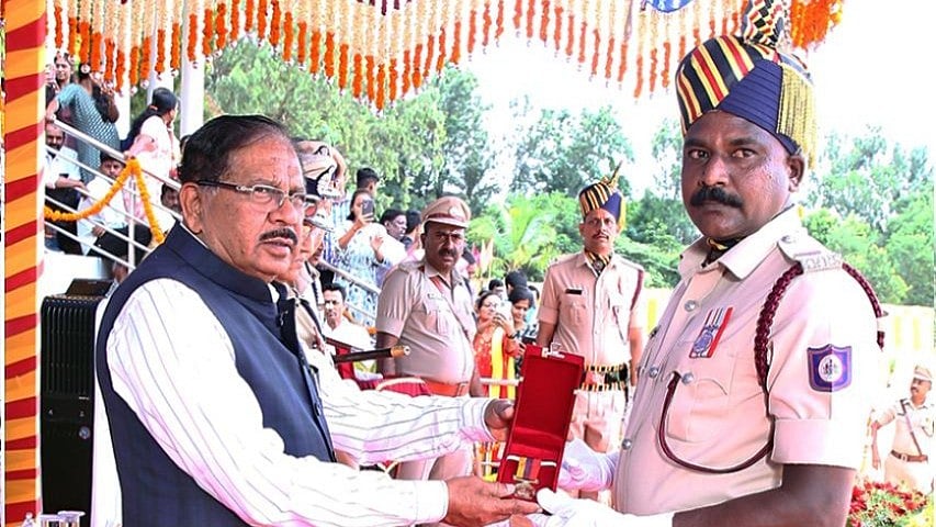 ಮಂಡ್ಯ ಜಿಲ್ಲೆಯ ಇಬ್ಬರು ಅಗ್ನಿಶಾಮಕ ಸಿಬ್ಬಂದಿಗೆ ಮುಖ್ಯಮಂತ್ರಿ ಚಿನ್ನದ ಪದಕ