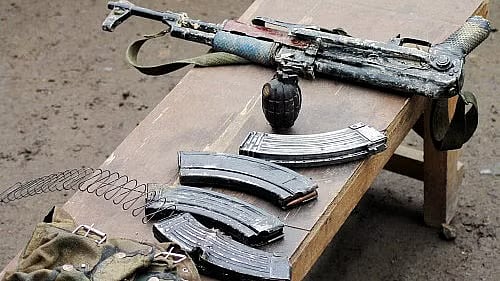 ಮಣಿಪುರ: ಭಾರಿ ಪ್ರಮಾಣದ ಶಸ್ತ್ರಾಸ್ತ್ರ, ಮದ್ದುಗುಂಡು ವಶ