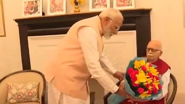 ಎಲ್‌.ಕೆ. ಅಡ್ವಾಣಿ, ಮುರಳಿ ಮನೋಹರ್‌ ಜೋಶಿ ಭೇಟಿಯಾದ ನರೇಂದ್ರ ಮೋದಿ