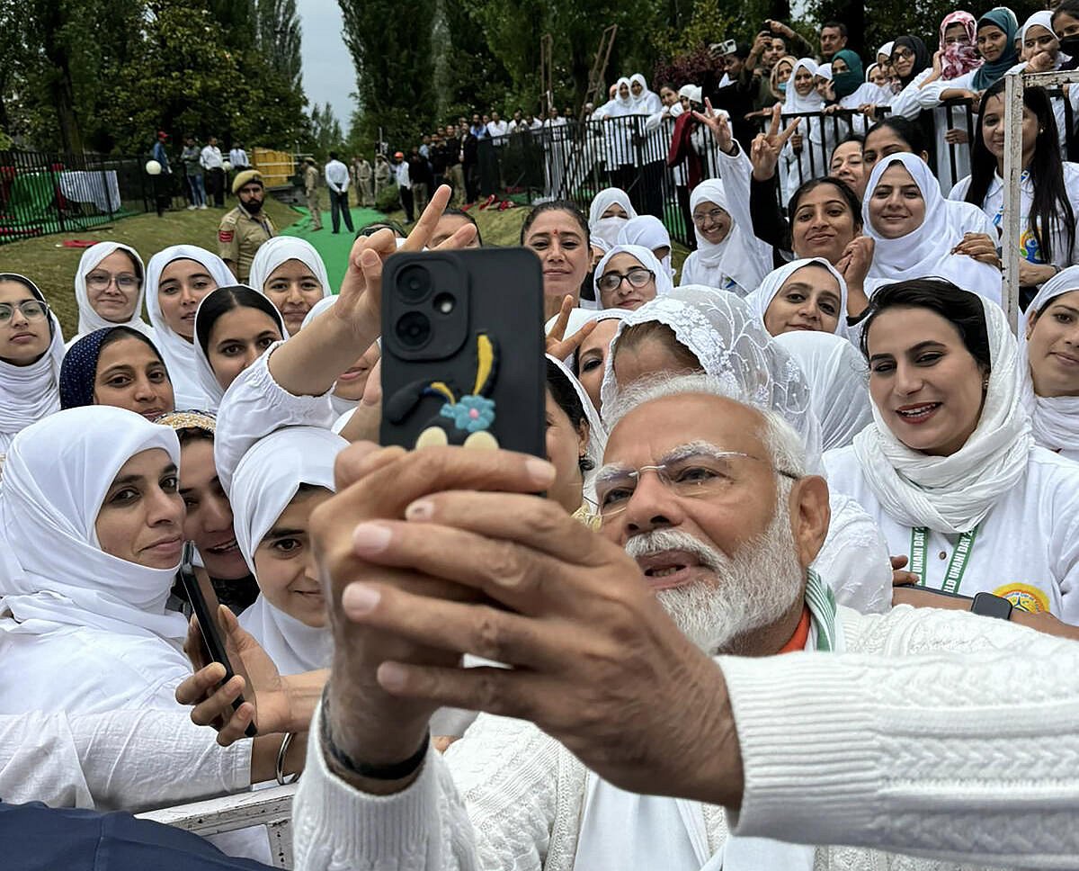 International Yoga Day 2024 LIVE Updates: ಯೋಗ ದಿನಾಚರಣೆ ವೇಳೆ ಮಹಿಳೆಯರೊಂದಿಗೆ ಮೋದಿ ಸೆಲ್ಫಿ