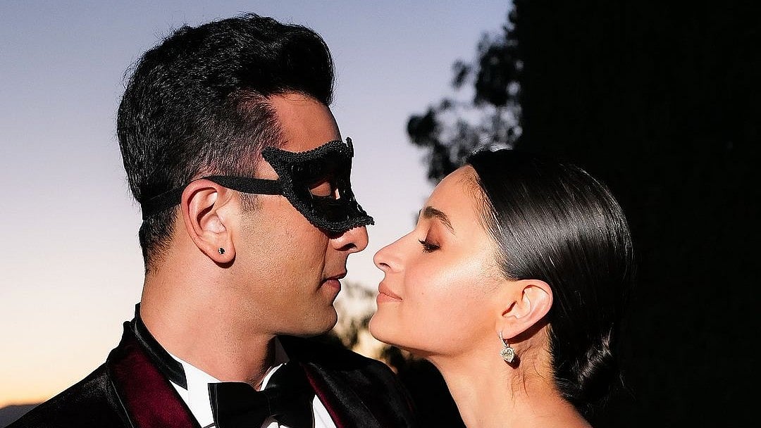 PHOTOS | ವಿಭಿನ್ನ ಲುಕ್‌ನಲ್ಲಿ ಗಮನ ಸೆಳೆದ ಆಲಿಯಾ-ರಣಬೀರ್‌ ದಂಪತಿ