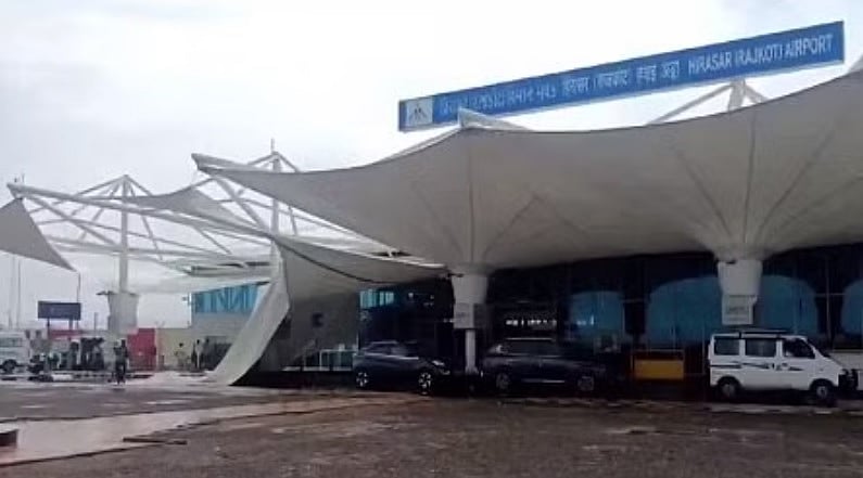 ಧಾರಾಕಾರ ಮಳೆ: ರಾಜ್‌ಕೋಟ್‌ ವಿಮಾನ ನಿಲ್ದಾಣದ ಚಾವಣಿ ಕುಸಿತ