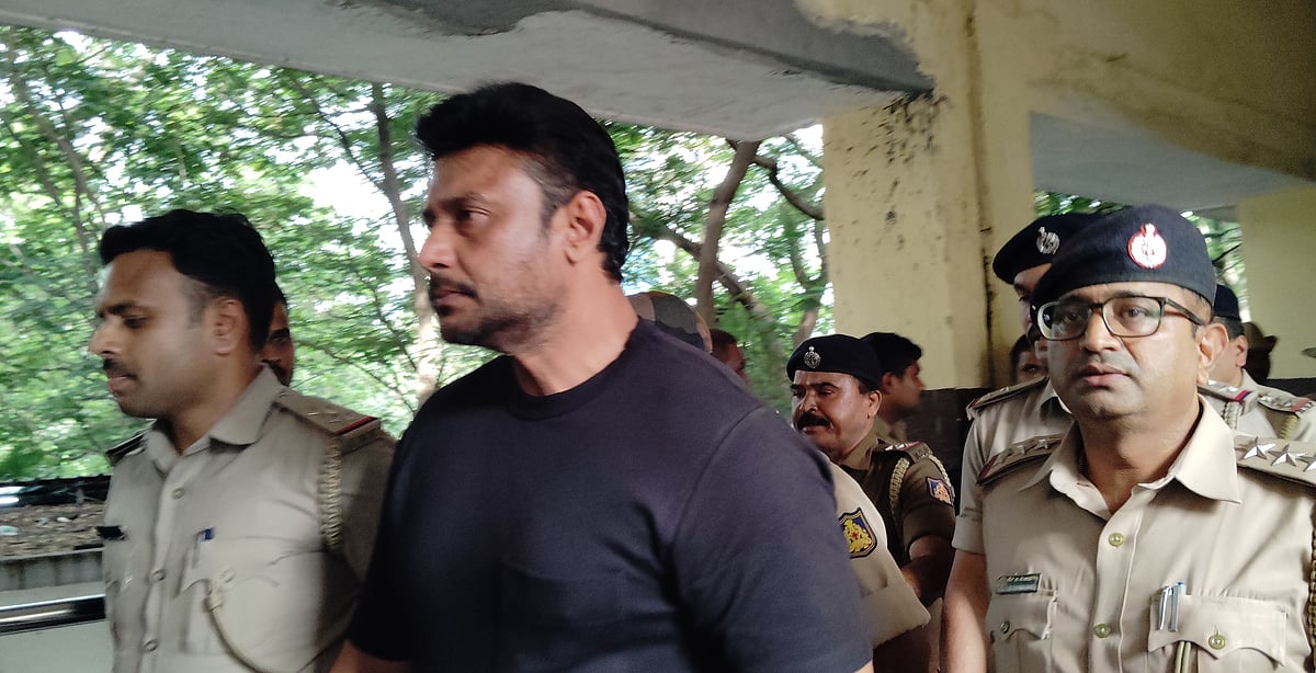 ರೇಣುಕಸ್ವಾಮಿ ಕೊಲೆ ಪ್ರಕರಣ | ದರ್ಶನ್‌ ಮನೆಯಲ್ಲಿ ಹಲವು ವಸ್ತು ಜಪ್ತಿ
