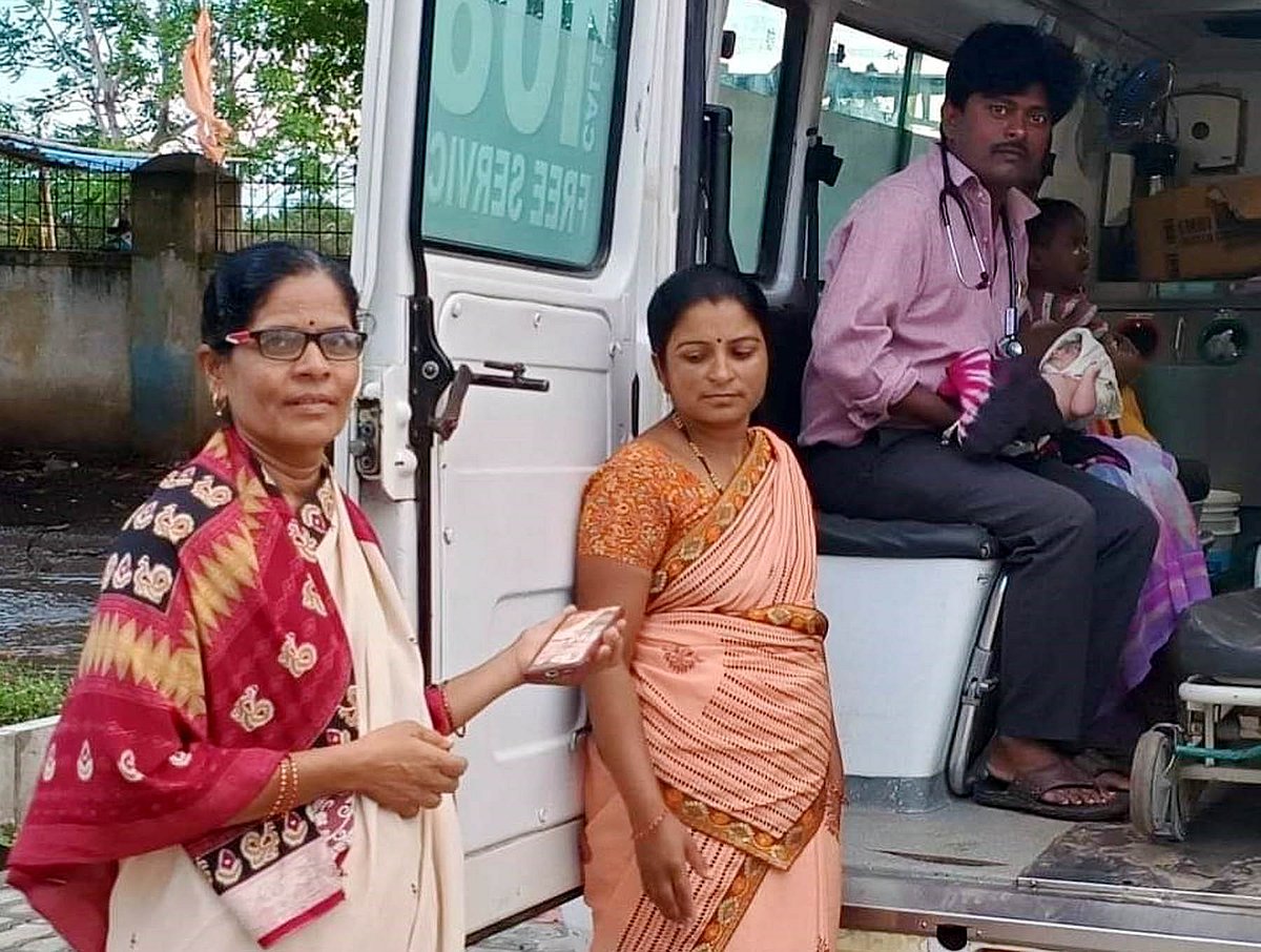 ಮುದ್ದೇಬಿಹಾಳ: ಆಂಬುಲೆನ್ಸ್‌ನಲ್ಲಿಯೇ ಹೆರಿಗೆ